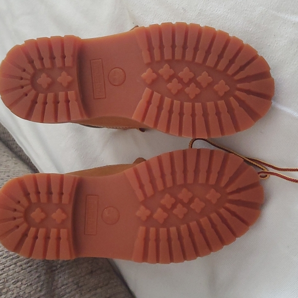 Timberlands - Picture 3 of 4